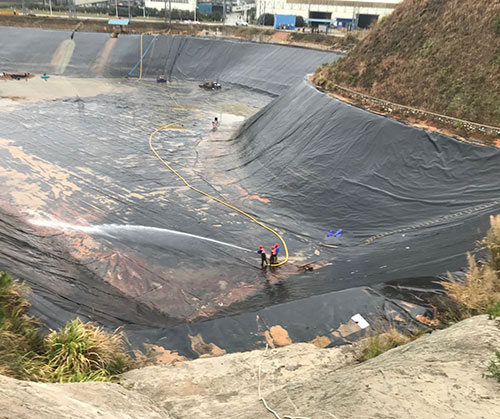 富锦废水池清理